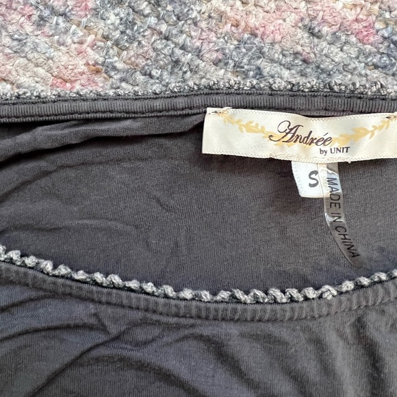 Andree by Unit Boho Bell Sleeve Gray Top with Scalloped Neckline details - Picture 2 of 2